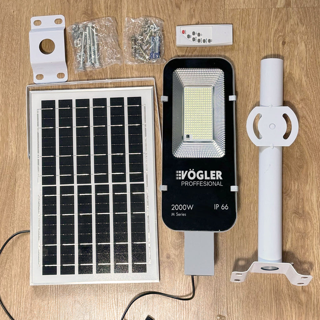 Potente lampada solare, sensore crepuscolare, telecomando, Vögler Professional 2000W