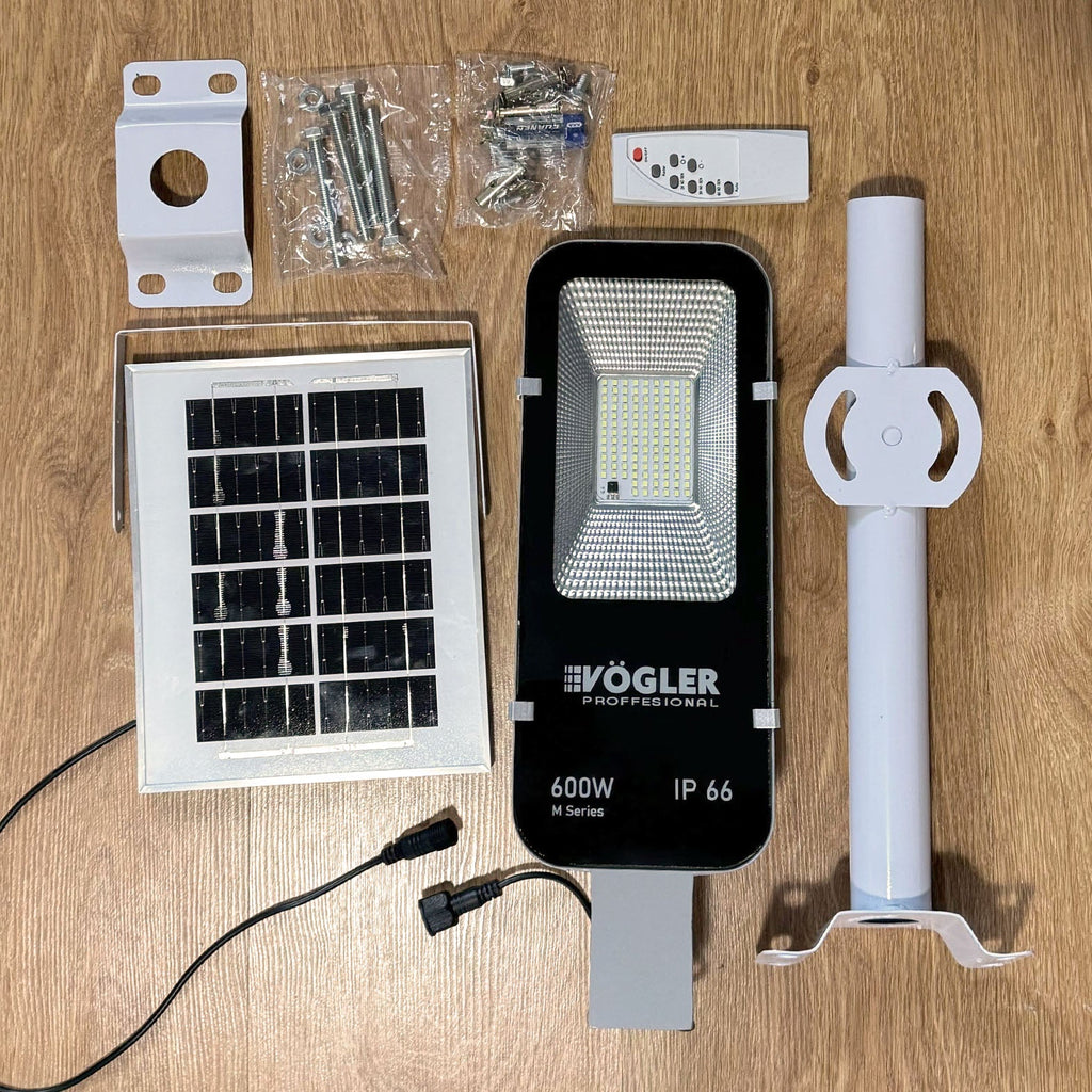 Potente lampada solare, sensore crepuscolare, telecomando, Vögler Professional 600W